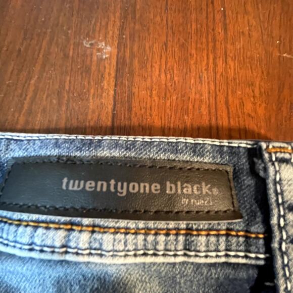 twentyone Black by rue 21 cut-off blue jeans - Picture 7 of 10